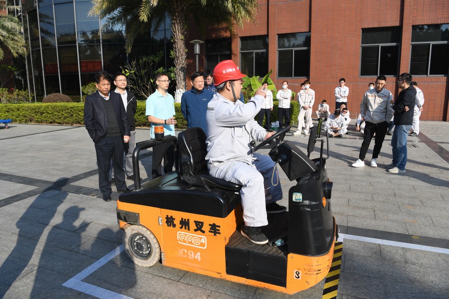 5 (3)牵引車(chē)实操.JPG